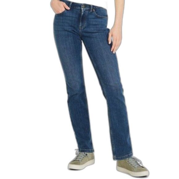 L.L. Bean Favorite Fit Blue Medium Wash Mid-Rise Straight Leg Jeans Size 16 - Picture 1 of 14